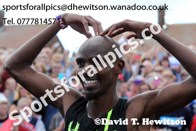 Mo Farah after winning the mens 2014 BUPA Great North Run. Photo: David T. Hewitson/Sports for All Pics